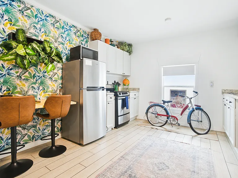 714 Grove St N #6 — Photo 6