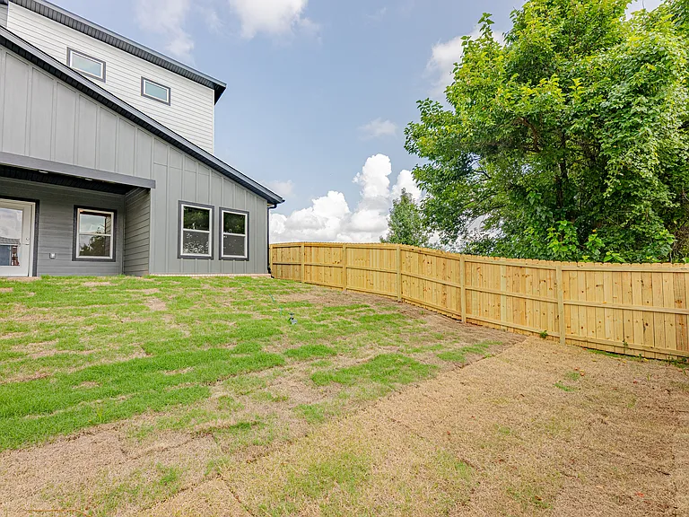 1601 SW Poigai Way #1 — Photo 2