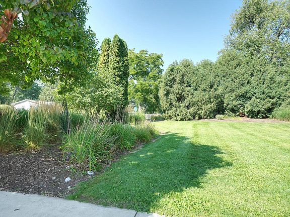 3rd image of 1166 Yosemite ROAD