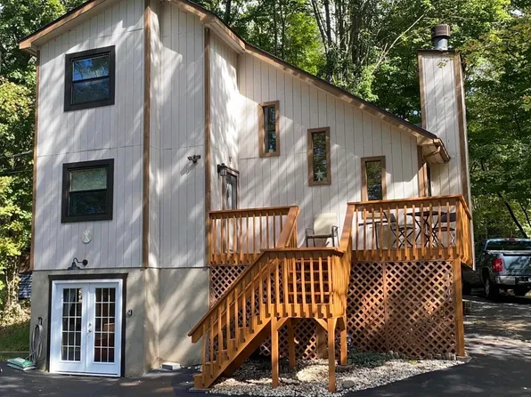 44 S Northgate Ct, Lake Ariel, PA 18436