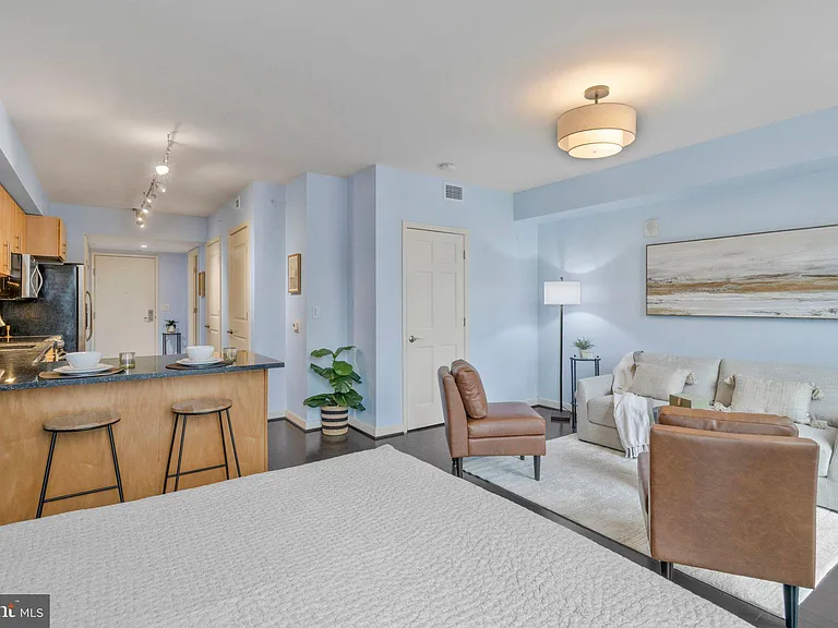 1025 1st St SE #907 — Photo 8