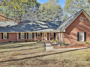 190 Willow Lake Ln, Sharpsburg, GA 30277