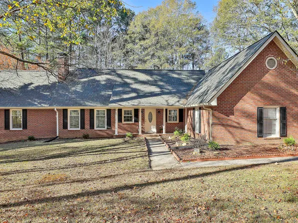 190 Willow Lake Ln, Sharpsburg, GA 30277