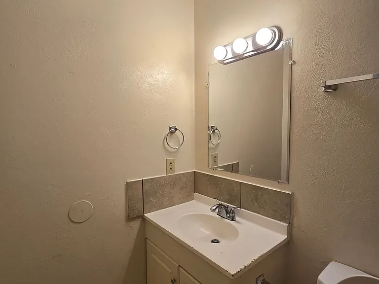 8556 Leake Ave #A-D — Photo 18
