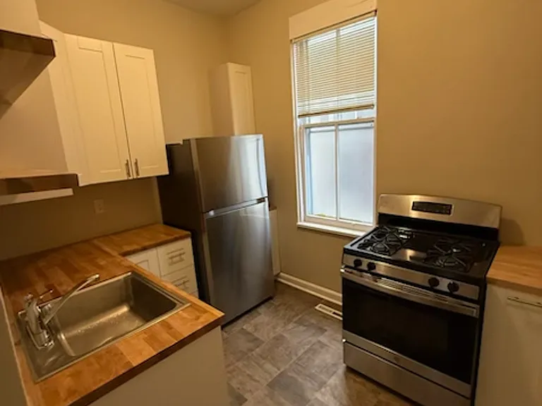 $1495 - 1 BR 1, BA - Brady St - Heat & Electricity Included, Electric Fireplace - 1669 N Humboldt — Photo 5