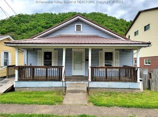 808 4th Ave, Montgomery, WV 25136