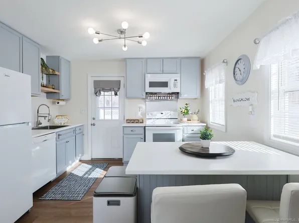 15 Midway Oval, Groton, CT 06340