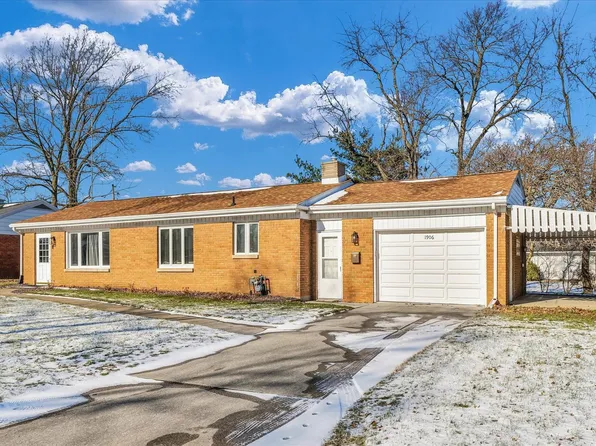 1906 Garling Dr, Bloomington, IL 61701