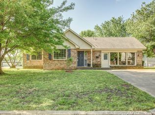 238 E Pine Pl, Skiatook, OK 74070