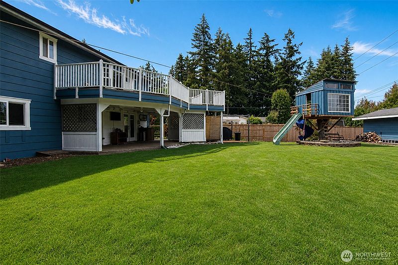 2nd image of 210 Shadow Lane NE