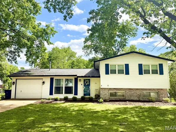 303 Ranch Dr, Ballwin, MO 63011