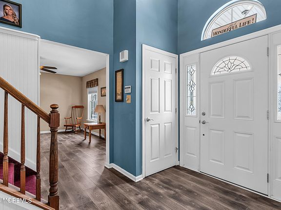 4th image of 322 Wellington Court