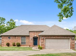 53 W Point Dr, Maumelle, AR 72113
