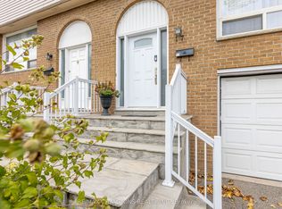 3525 Brandon Gate Dr #17, Mississauga, ON L4T3M3