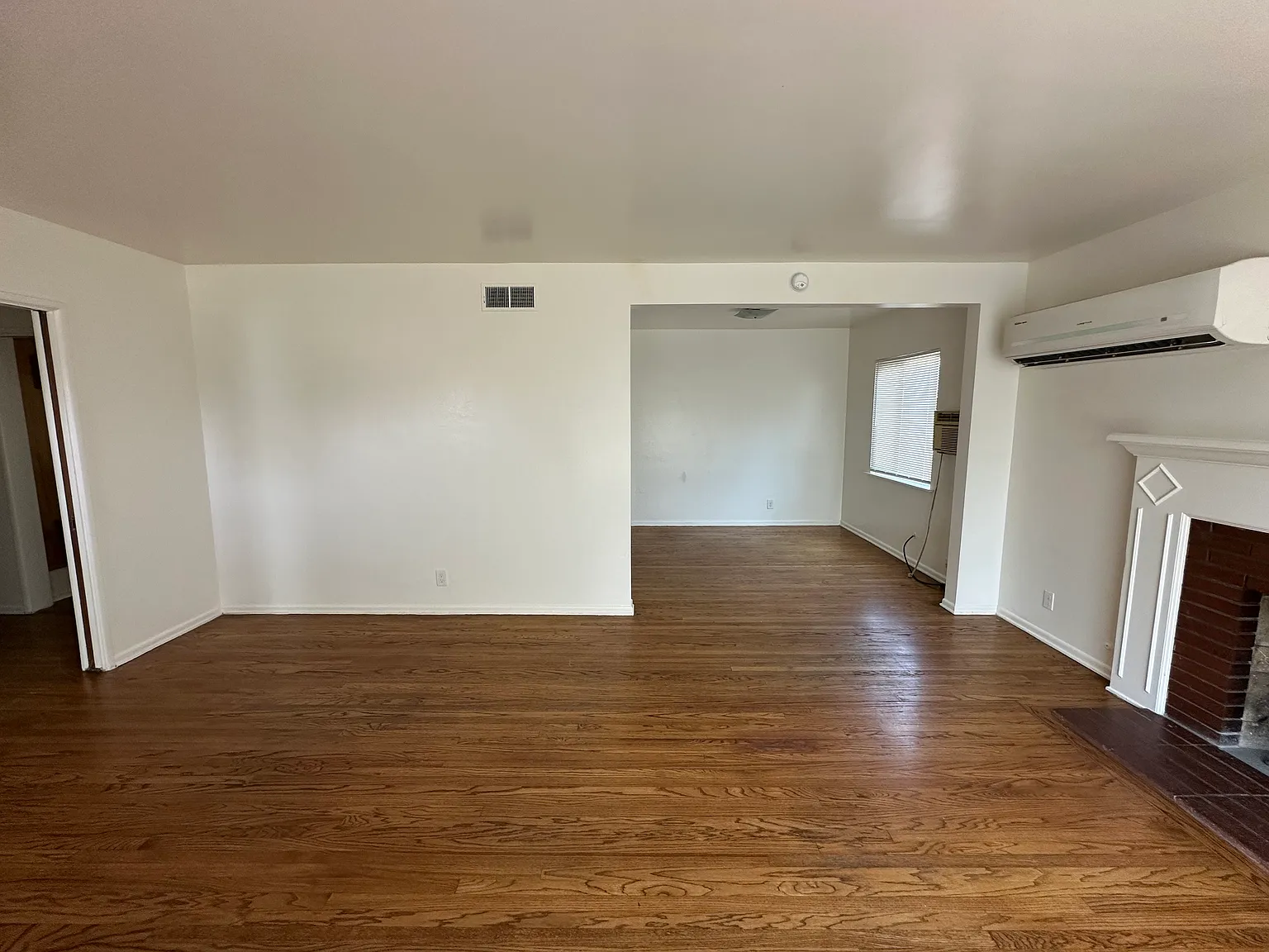 3 bed, 1.5 bath, 1200 sqft, $3,000 — Photo 3