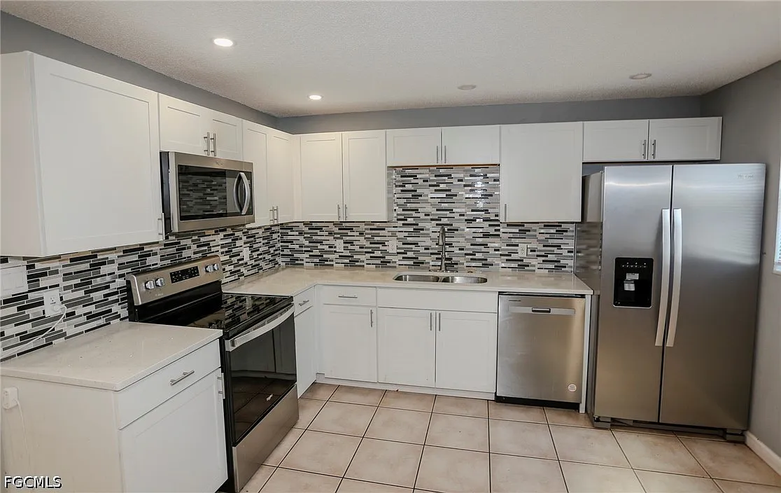 2 bed, 1.0 bath, 920 sqft, $1,050 — Photo 1