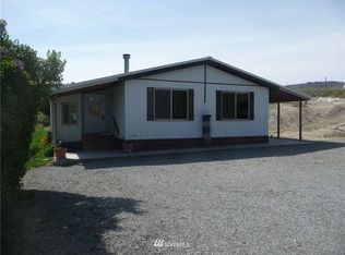 8 E Raymond Rd, Brewster, WA 98812