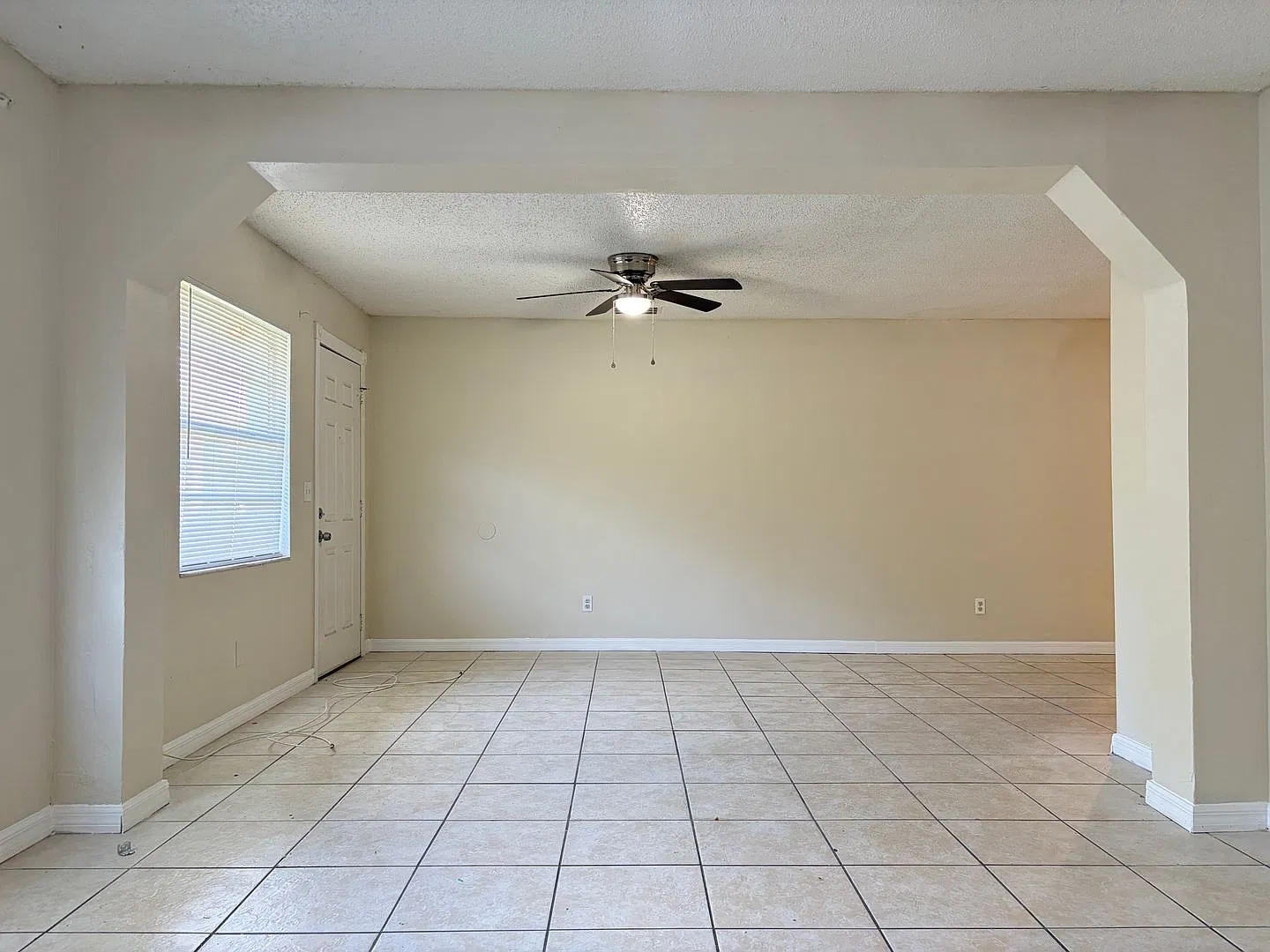 Huge 6/2 Single Family Home — Photo 3