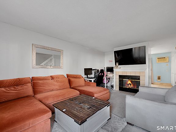2nd image of 585 Park Road #7-2
