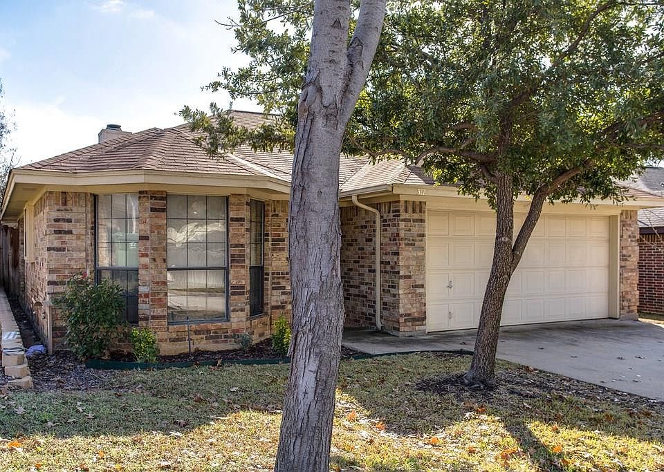 1st image of 317 Banyan Dr