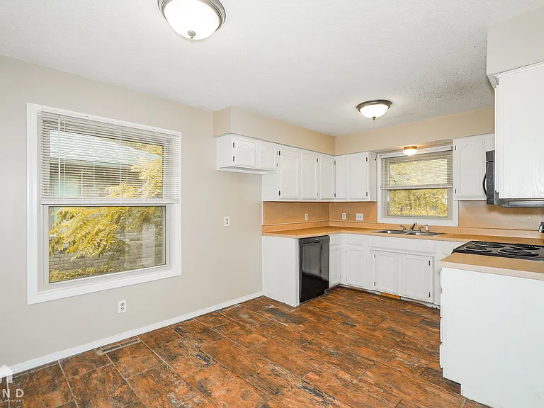 1206 W McGee St — Photo 8