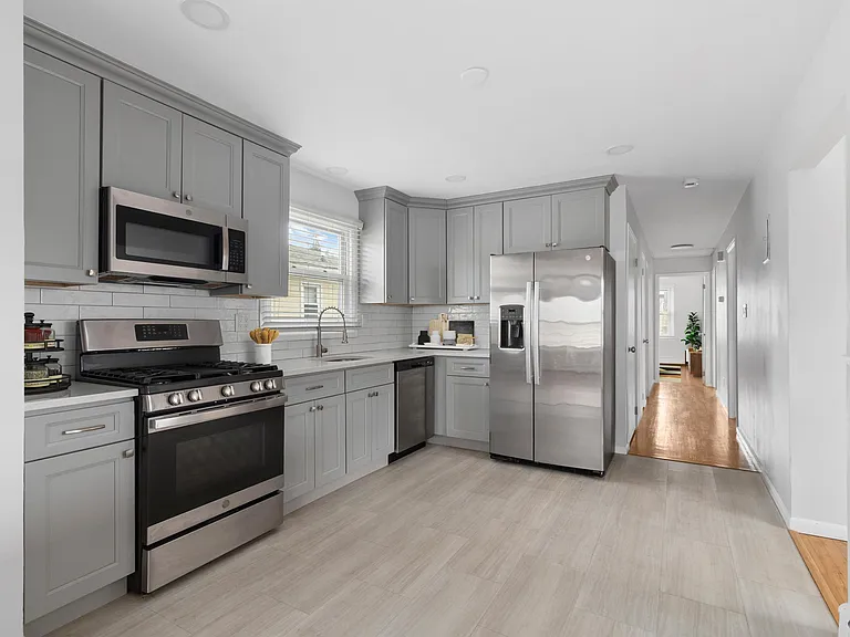 226 Webster Ave #2 — Photo 7