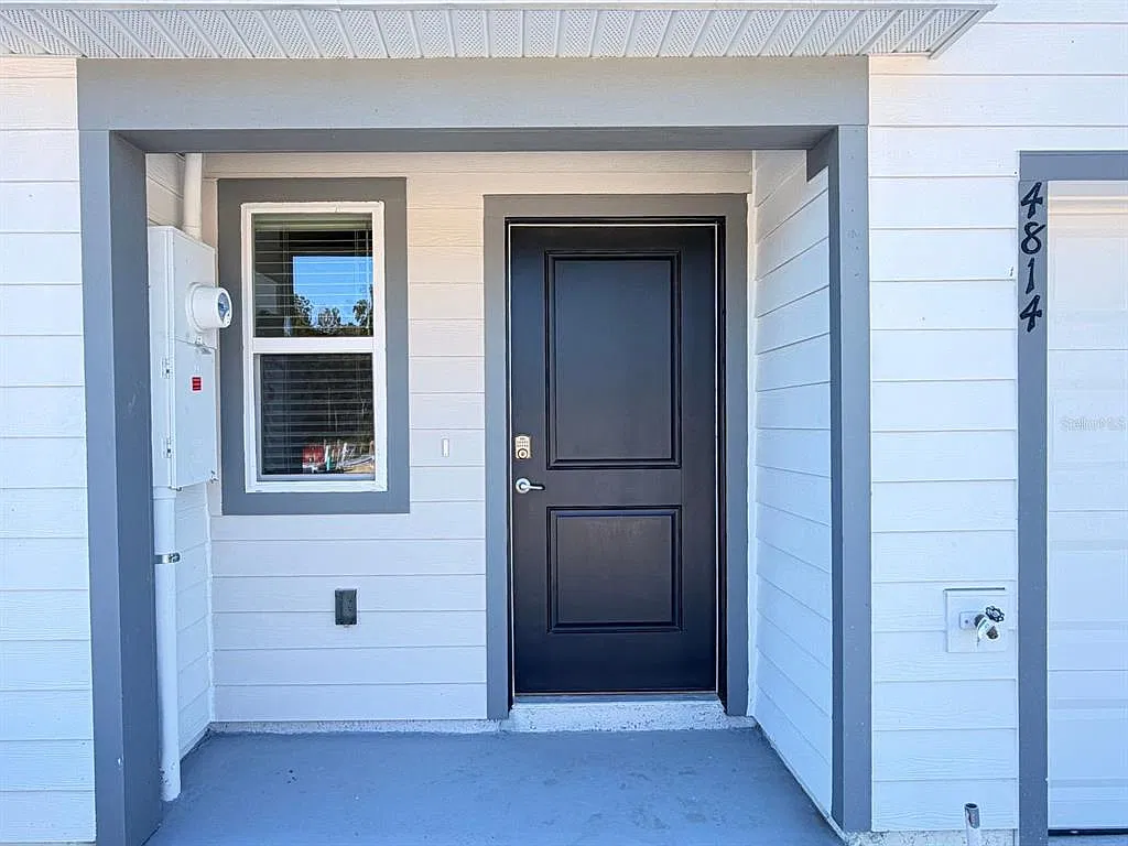 3 bed, 2.5 bath, 1458 sqft, $2,200 — Photo 2
