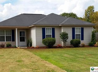 992 Carter Grove Rd, Hazel Green, AL 35750