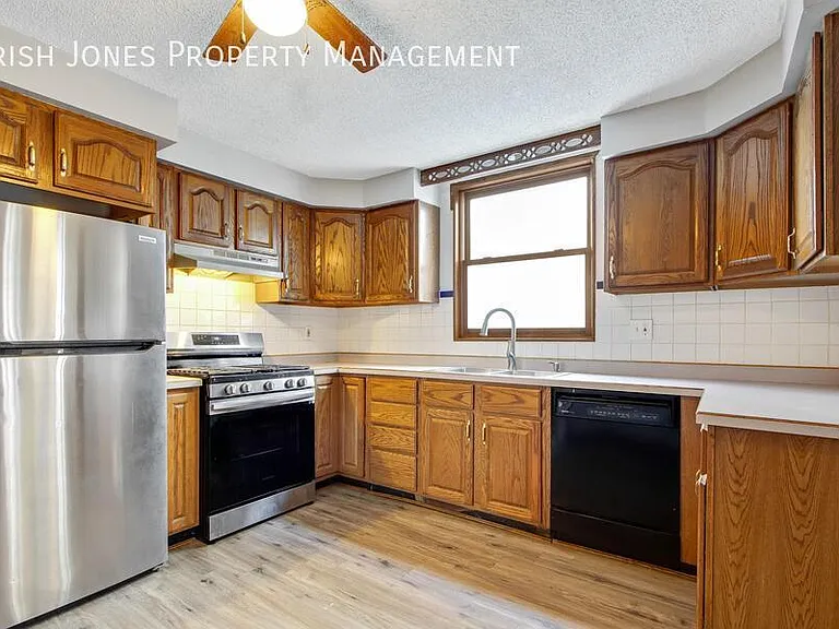 26 Bolton Pl #LOWER — Photo 3