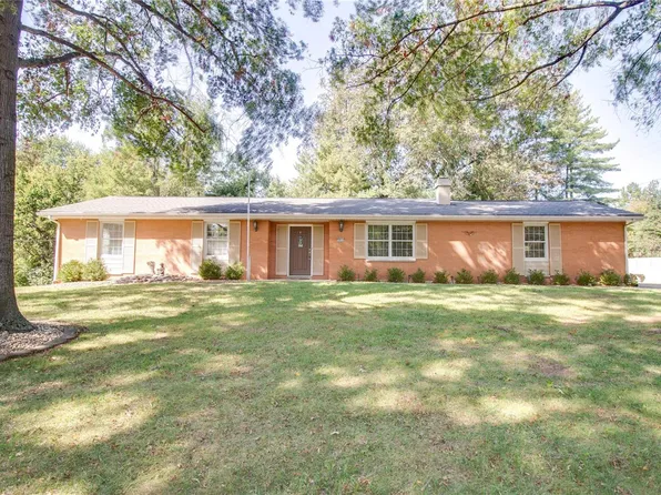 5012 Crystal Lake Dr, Godfrey, IL 62035