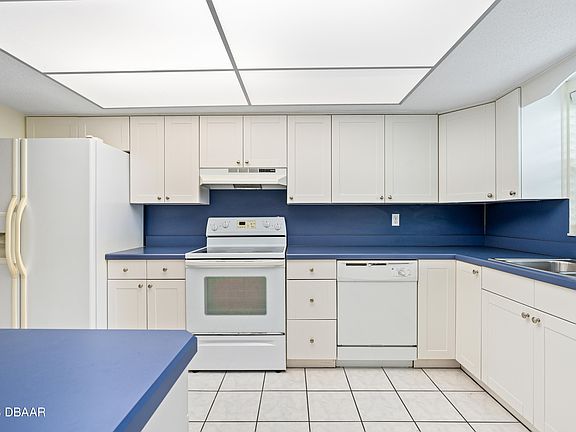 4th image of 625 N Halifax Ave APT 27
