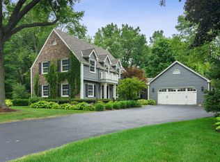 135 Colony Dr, Inverness, IL 60010