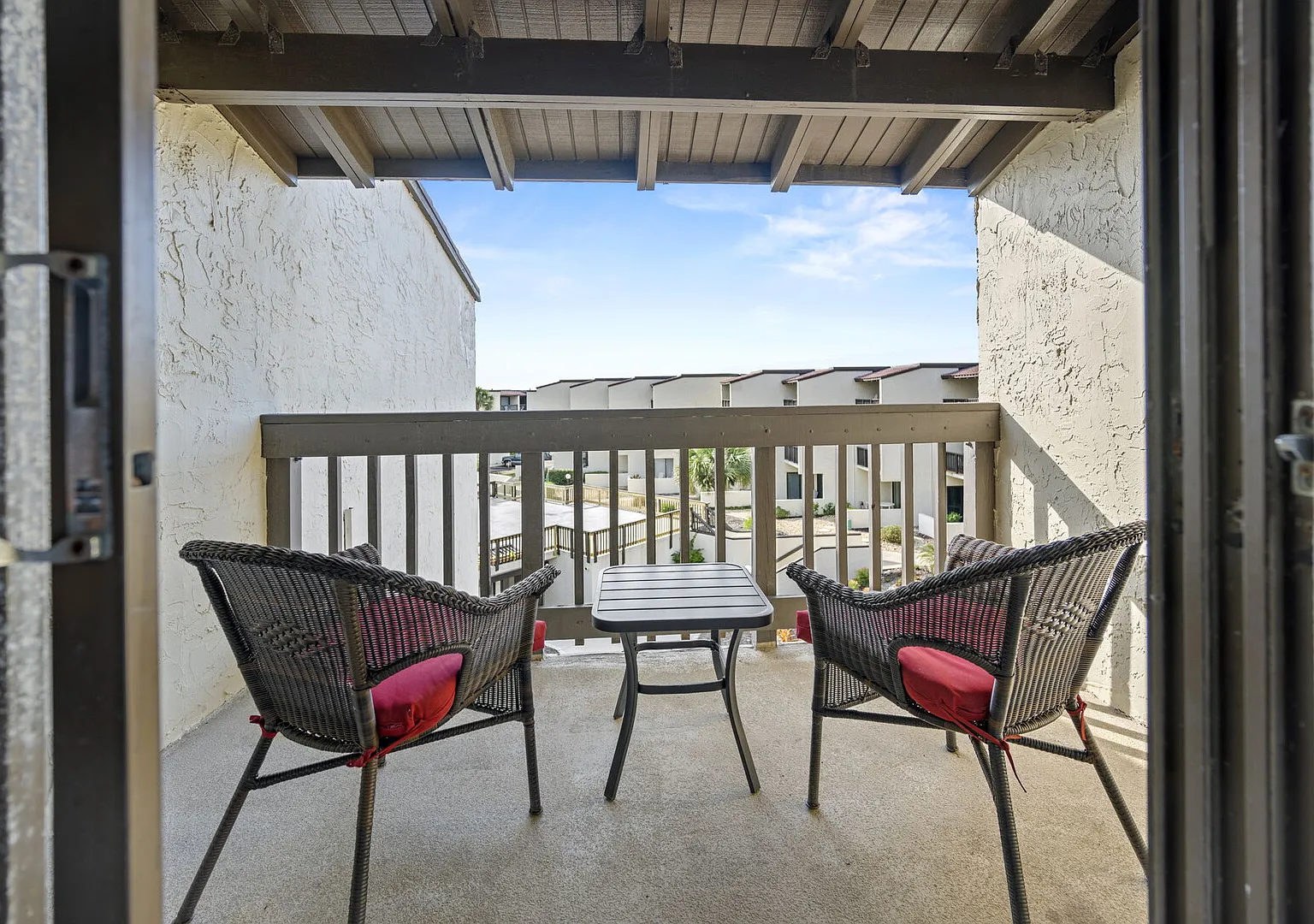 Crescent Beach Condo 2br/3ba, Wifi, Pool, Easy Beach Access — Photo 3
