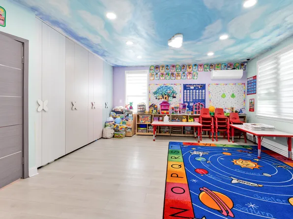 726 Manor Court image 11 of 29