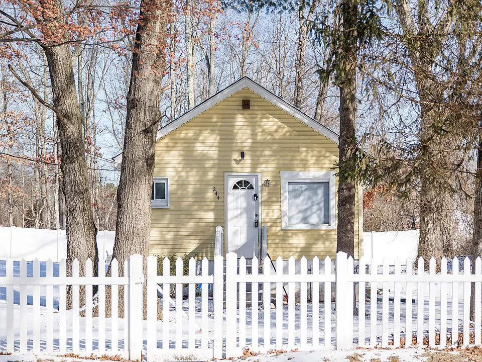 244 Nelson Ave