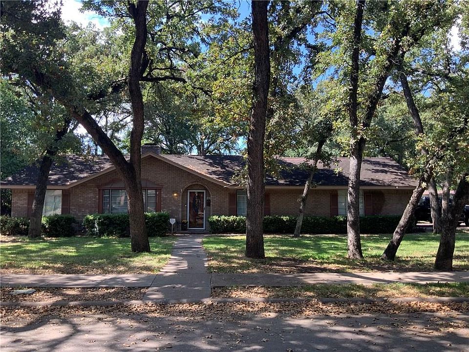 1st image of 321 Robinhood Dr