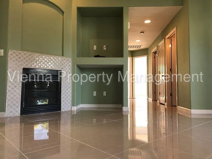 3 bed, 2.0 bath, 1639 sqft, $2,650 — Photo 4
