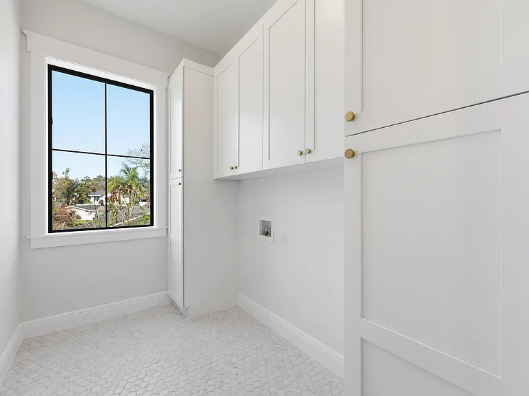 920 W Alfred St — Photo 9