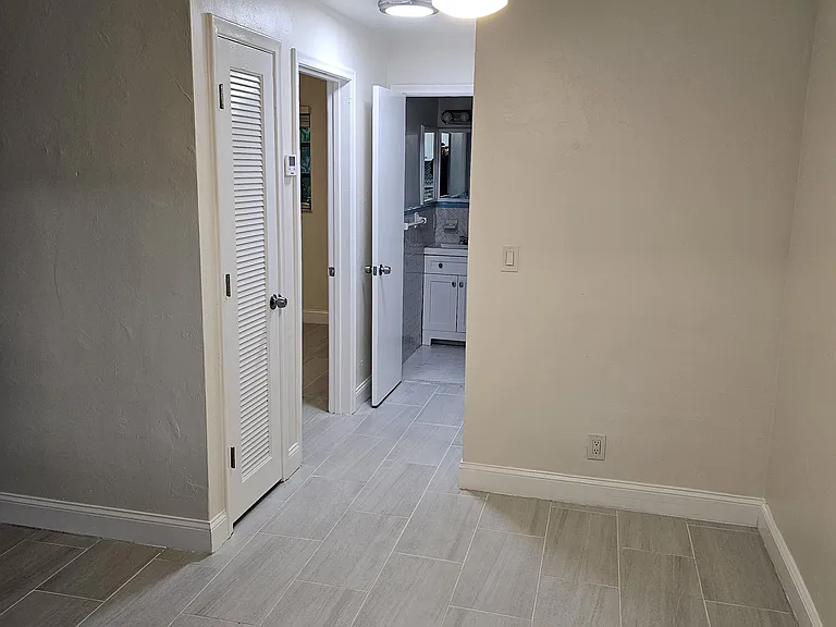 2105 Miami Rd #6 — Photo 11