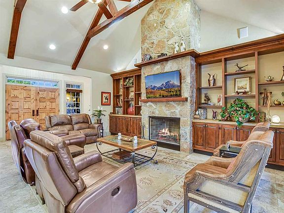 5th image of 308 Oleander Dr