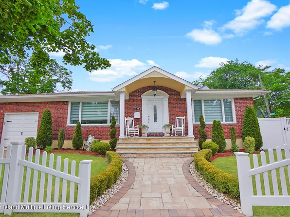 635 Craig Ave, Staten Island, NY 10307