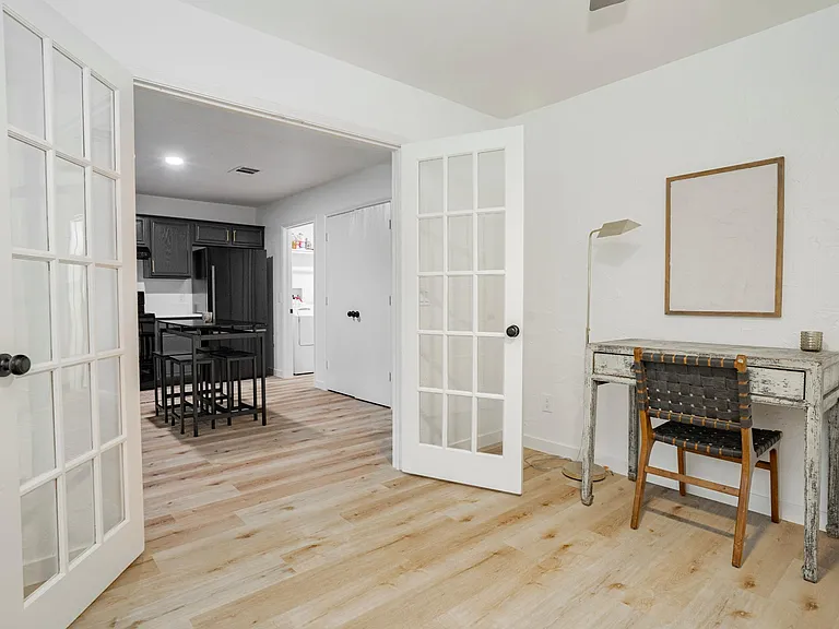 323 Celia Cir — Photo 6