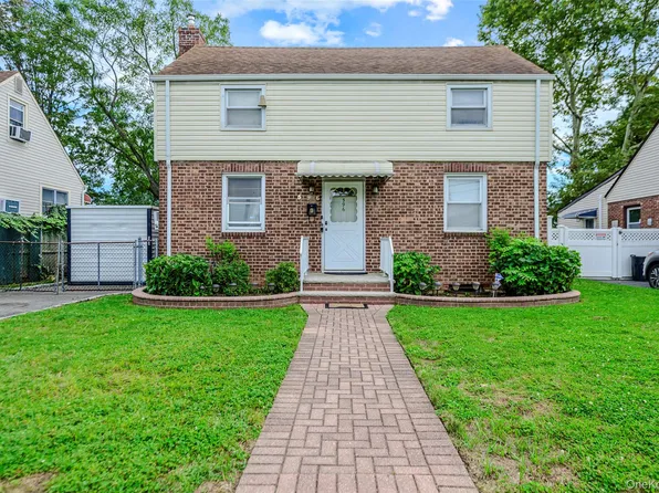 596 Irving Street, Westbury, NY 11590