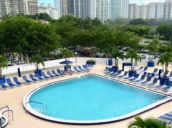 3701 N Country Club Dr APT 504, Aventura, FL 33180