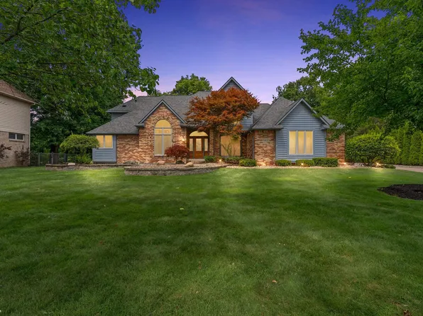 1183 Kings Carriage Rd, Grand Blanc, MI 48439