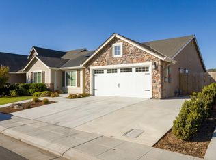 1822 Softwind Dr, Tulare, CA