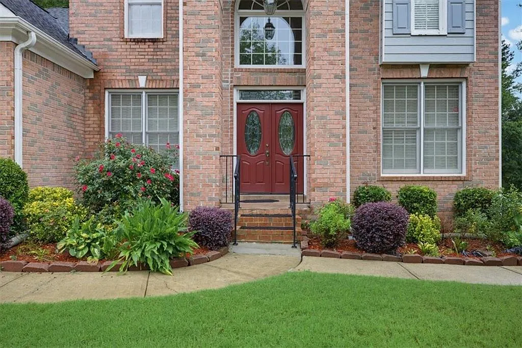 4 bed, 3.5 bath, 2957 sqft, $2,300 — Photo 1