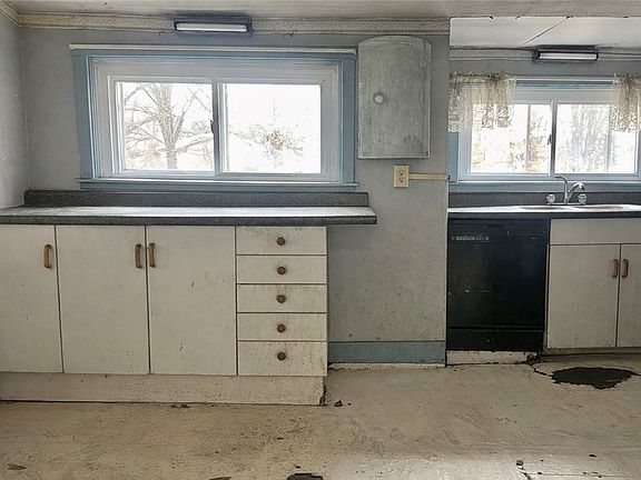 4th image of 9 Main St