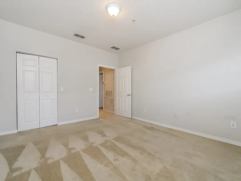 2460 Grand Central Pkwy #9 — Photo 15