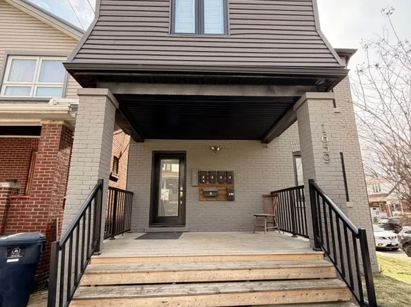 1659 Gerrard St E #5, Toronto, ON M4L 2A9